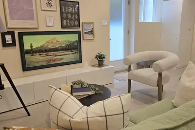 Image de Cozy Open Space Bohemian 2-bedroom apartment with Ac in Brossard