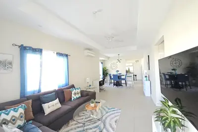 Image de \"Sunny-Shore Hideaway\" by Interhome