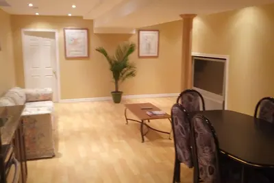 Image de Luxury 2-bedroom Basement in charming Brampton neighborhood