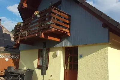 Image de Charmantes Ferienhaus mit Blick auf den Silbersee by Interhome