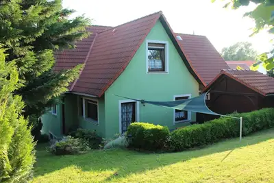 Image de Geräumige Ferienwohnung mit Terrasse, in günstiger zentraler Lage in der Oberla by Interhome