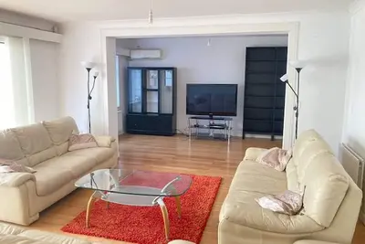 Image de Maison moderne et spacieuse de 6 chambres