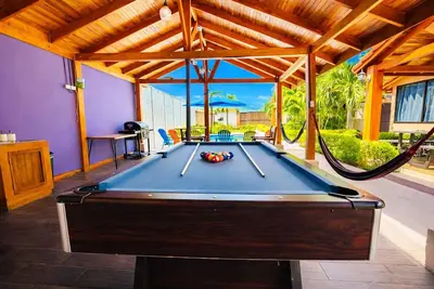 Image de King beds, private pool, pool table, washer and dryer, enclosed property