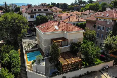 Image de Villa Central- First Floor Apartment