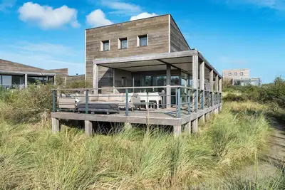 Image de The 6-person Deluxe Villa features a comfortable and tastefully decorated interior, with views of the dune landscape and the Grevelingenmeer.