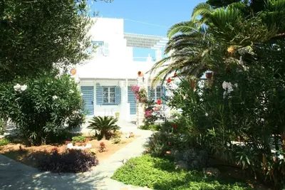 Image de Exklusives Garten-Appartment in Paros by Interhome