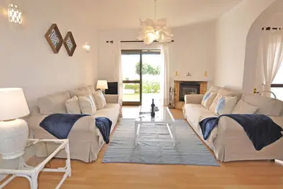 Image de Rustikales, erschwingliches Sommerhaus in Strandnähe by Interhome