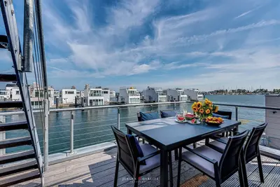 Image de ANs Boothaus - Houseboat, 360° water view, sauna, roof terrace, balcony, sauna