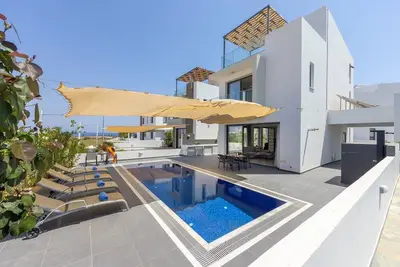 Image de 3 bedroom villa with pool