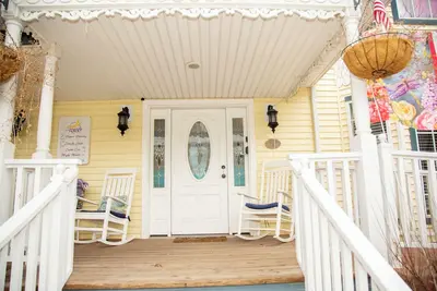 Image de New Listing! Rose Garden Retreat at Dusty Rose Inn | Main Street Creede