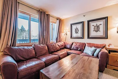 Image de Fall Line one bedroom sleeps 6 comfortably with extra large ski storage!