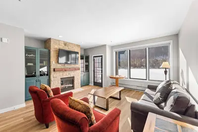 Image de Lakefront Condo Near the Slopes - Walk to Shops & Dining
