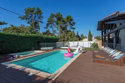 Image de La maison du Bonheur Ares, 30pers avec piscine