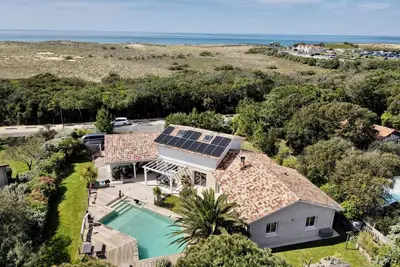 Image de La plage à pied, juste derrière la dune, villa 8 pers