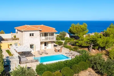 Image de Cosy Villa with Sea-and-Mountain Views near Agios Nikitas