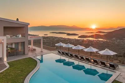Image de Luxury Villa with Mesmerising Sea-and-Island Views and Large Private Pool