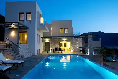 Image de Stylish Contemporary Villa with Sea Views and Steps to the Water