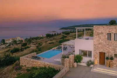 Image de Stylish Contemporary Villa with Spectacular Sea Views near Cove