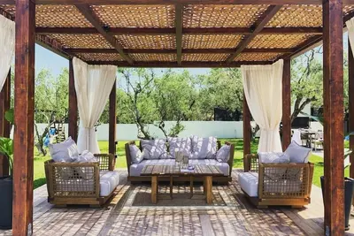 Image de Luxurious Simpson Signature Villa near Beaches, Tavernas and Walled Garden