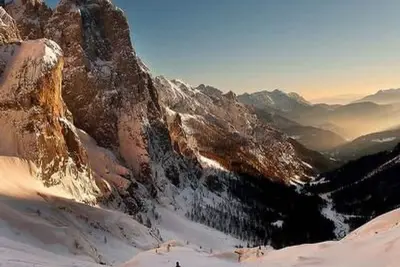 Image de Elegantes und geräumiges Dachgeschosszimmer in den Dolomiten by Interhome