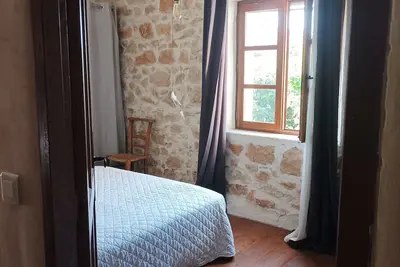 Image de Maison de village en pierres en Provence verte, charme et calme