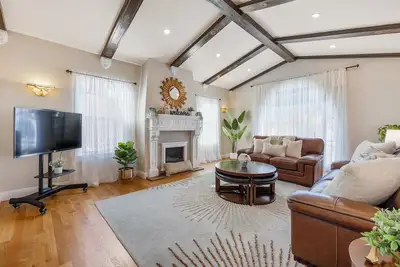 Image de Sunset Luxurious 2bd/2ba Home Nr Food/Easy Parking