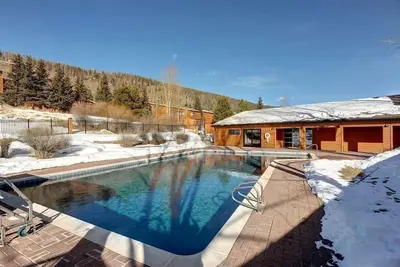 Image de Cozy Studio Condo w/ Fireplace & Great Amenities!