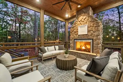 Image de 15 Bedrooms | Games | Creek | Sleeps 50 | Hot Tubs