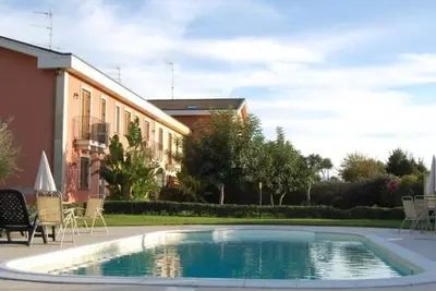 Image de Apartment mit Terrasse by Interhome