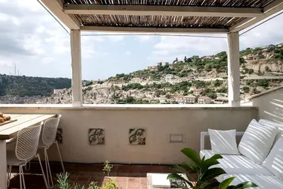 Image de Eine Terrasse über Modica by Interhome