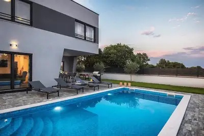 Villa Tika (74244-K1) - Pula