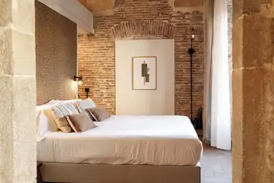 Image de One-Bedroom, fully equipped apartment with terraces and original architecture.