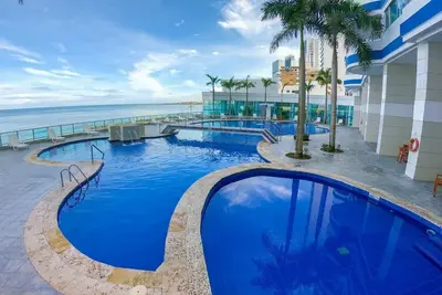 Image de Apartment in Bocagrande, in front of the sea.