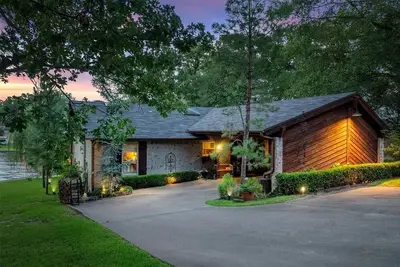 Image de Cozy 3-bedroom cottage in lovely Tool on Cedar Creek Lake