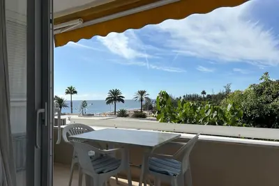 Image de mit direktem Zugang zur Strandpromenade by Interhome