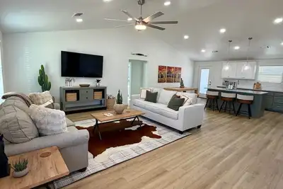 Image de Lucky Cowboy Lodge Near WinStar - Cozy 3br Home