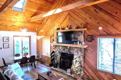 Image de Guys Getaway - Fabulous 3-bed/2 bath cabin centrally located in Ruidoso!