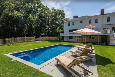 Image de Luxury modern farmhouse w/ heated pool, sports court, walk to Craigville beach!