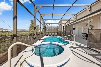 Image de Solterra 6br Lakeview + Pool & Game Room