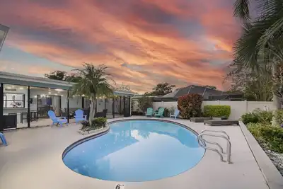 Image de Beach Days & Pool Nights 4br Minutes to Irb