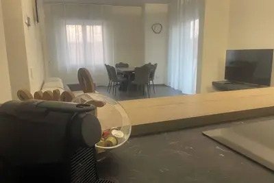 Image de Comfortable and stylishly designed, three-room apartment convenient to Rho fiera and Milan