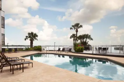 Image de 2 Modern Rooms Near Nasa Space Center