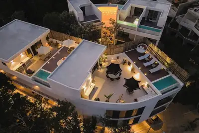 Image de Twin Penthouses, 7br, 2Rooftops, 3Pools, Concierge