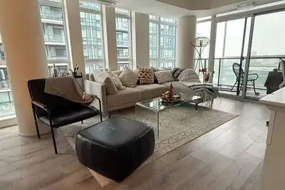 Image de 2br bright and airy Condo in Old Toronto