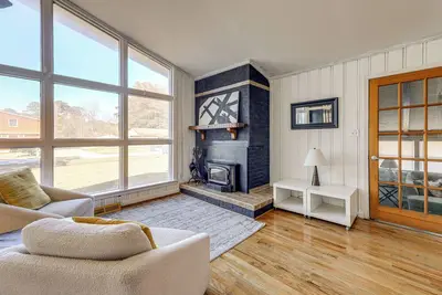 Image de 7 Mi to Neuse River! Family Home w/ Poolside Oasis