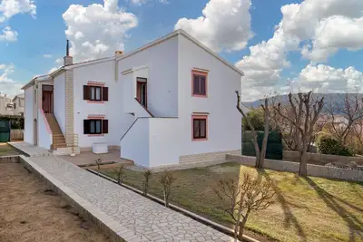 Appartement confortable de 2 chambres à Pag