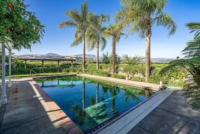 Image de New Listing! Pool and Tastings Included