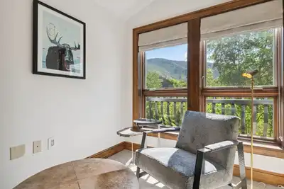 Image de Amenities, Fireplace, Hot Tub, Fire Pit, Downtown