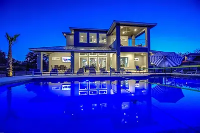 Image de Resort by Lazy Haven, Hill Country on Lake Lbj, Sleeps 30, Sports Pool/Hot Tub