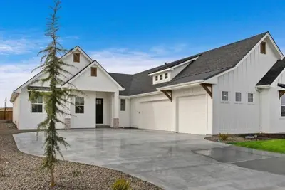 Image de Spacious Modern Split-3 Bedroom Home w/ 11’ Ceilings in Nampa